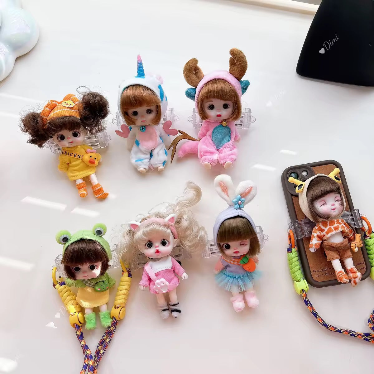 Cute Plush Doll Universal Phone Clip with Lanyard Strap – Kawaii Back-Clip Phone Holder & Crossbody Charm