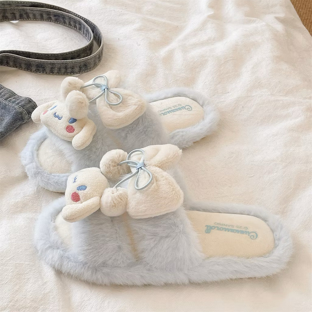 Kxh Official Store cinnamon roll slipper with soft, plush texture and detailed cinnamon roll design on cozy indoor footwear