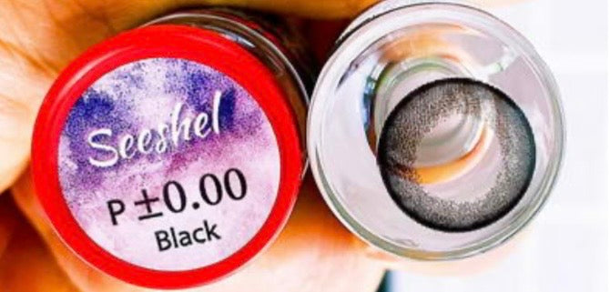Close-up of clear contact lenses by Kxh Official Store, showing the lenses' smooth, transparent surface for comfortable wear.